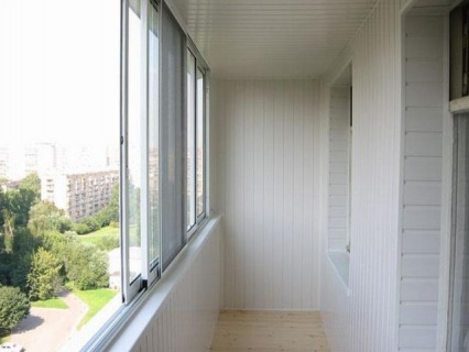 Остекление и отделка балконов в Смоленске